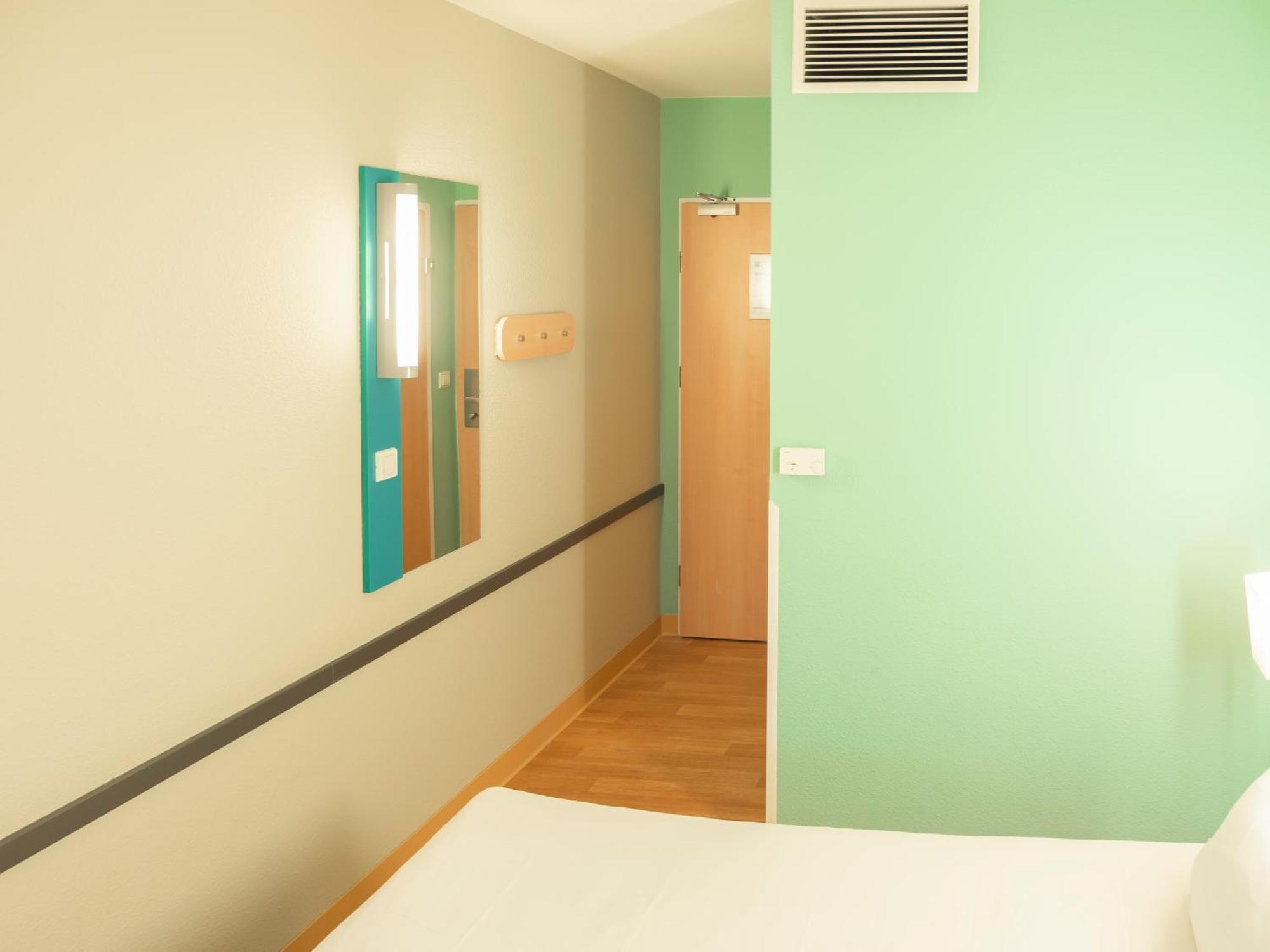 Ibis Budget Krakow Bronowice ภายนอก รูปภาพ